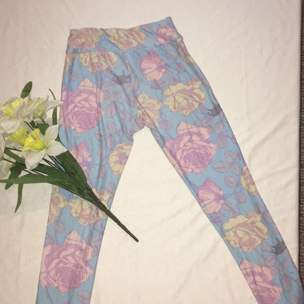 {LULAROE STRETCHY LEGGINGS}